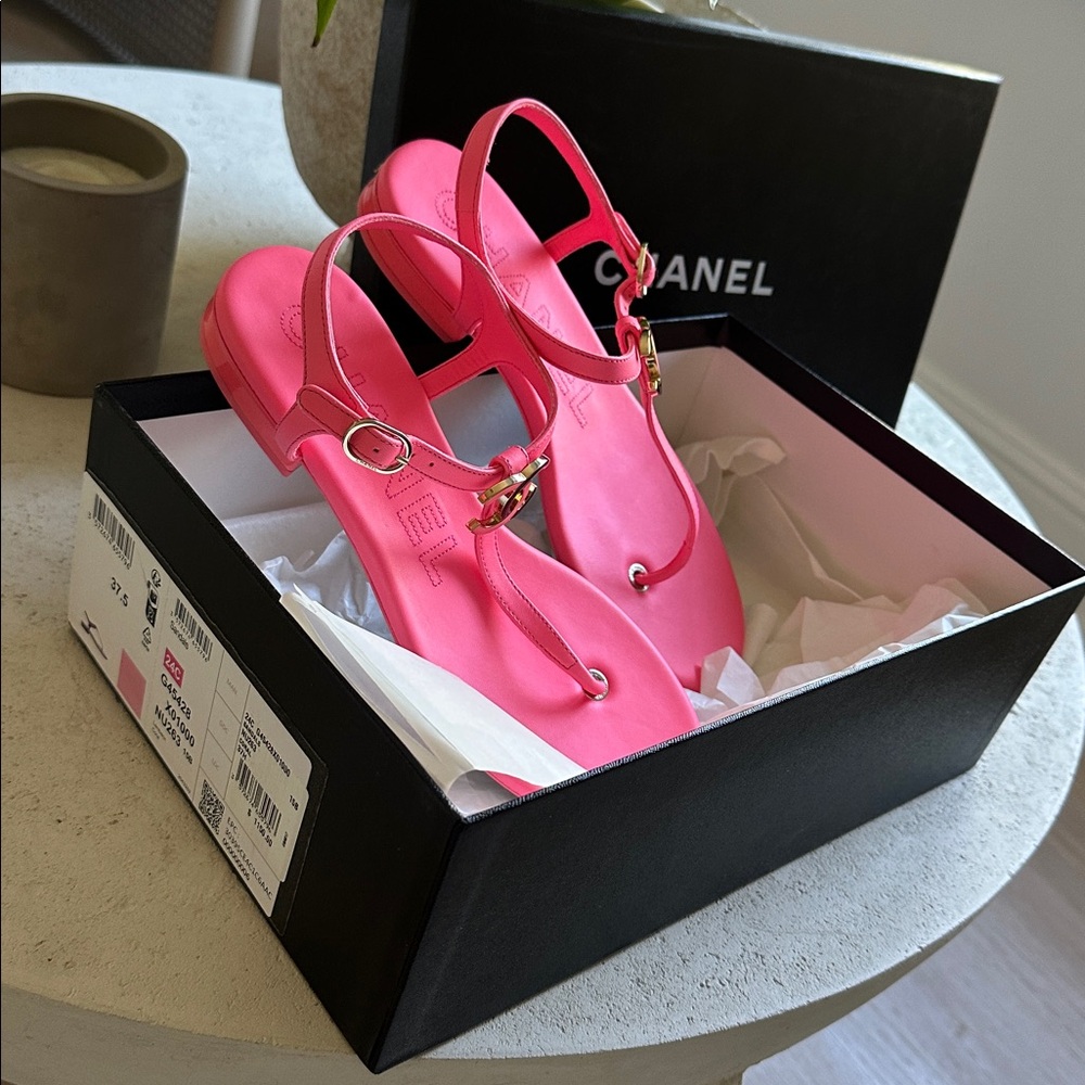 CHANEL Lambskin Sandal - Picture 5 of 8